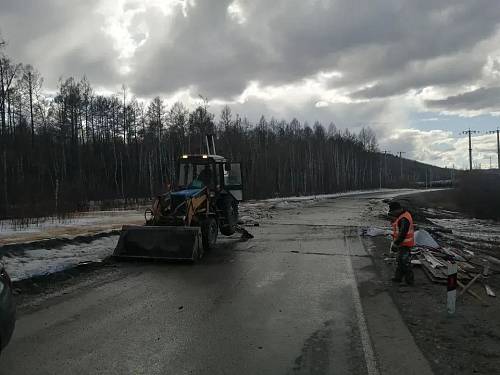 Вода подтопила участок дороги между Невером и городом Сковородино в Приамурье