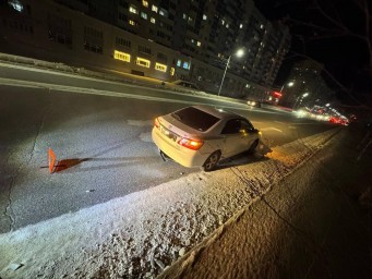 В Якутске автомобиль сбил сидящего на дороге человека. Пострадавший скончался