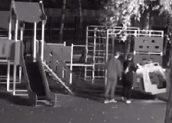 В Прогрессе подростки «повандалили» на детской площадке