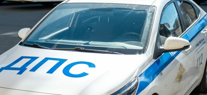 На площади Сикорского провод троллейбуса разбил стёкла автобуса