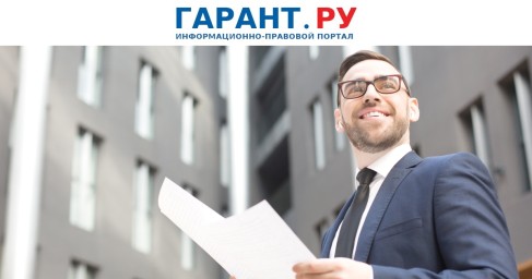 Работодатель должен выплатить работнику годовую премию при отмене взыскания