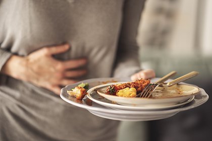 Метеоризм — непременный спутник новогоднего застолья для миллионов людей. Как его избежать?