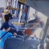 Полиция и СК на Сахалине проверят сообщения о подростках, выпрыгивающих из окон автобусов