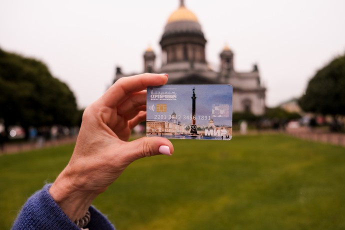 Александр Беглов: Уже 200 тысяч петербуржцев старшего поколения используют карту «Серебряный возраст»