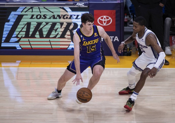 «Лейкерс» вырвали победу у «Торонто», Ривз набрал 44 очка