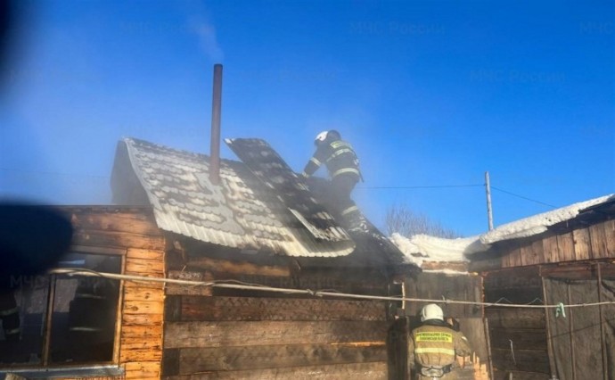 В селе Пятиречье загорелась частная баня