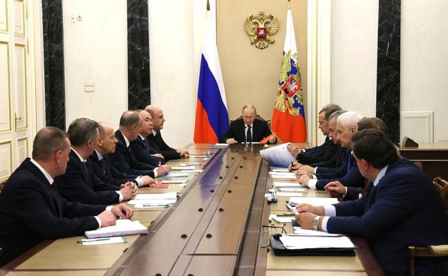 Больше всего россиян раздражает нерешительность руководства страны — опрос EADaily Больше всего россиян раздражает нерешительность руководства страны — опрос EADaily