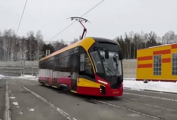В России начались испытания первого междугороднего беспилотного трамвая