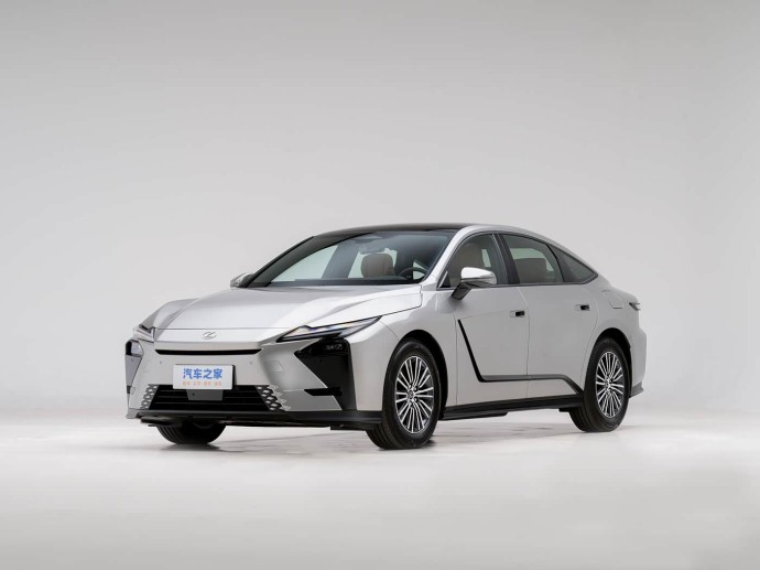 Lexus вывел в Китае новый ES300h — 197 сил и предзаказы от 309 тыс. юаней (3,8 млн ₽)