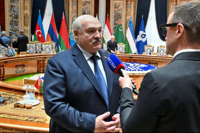 Лукашенко: Украина может исчезнуть из-за Зеленского Лукашенко: Украина может исчезнуть из-за Зеленского