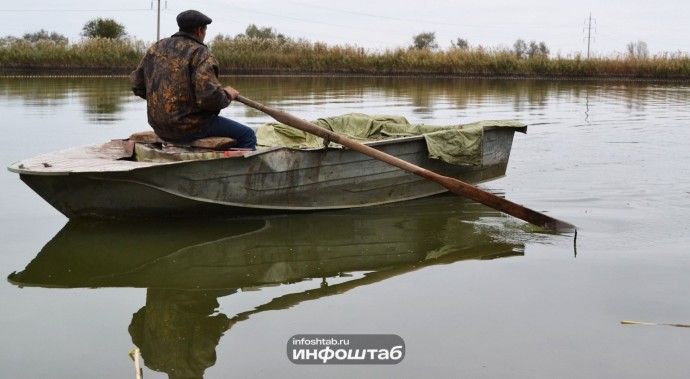 Шутка за 300 … тысяч: в Астраханской области два мигранта попали на огромный штраф за прогулку на чужой лодке