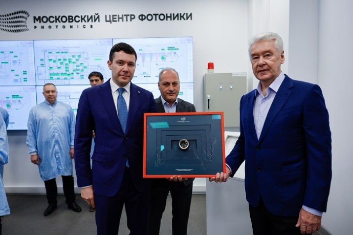 В Москве запущено тестовое производство фотонных интегральных схем В Москве запущено тестовое производство фотонных интегральных схем