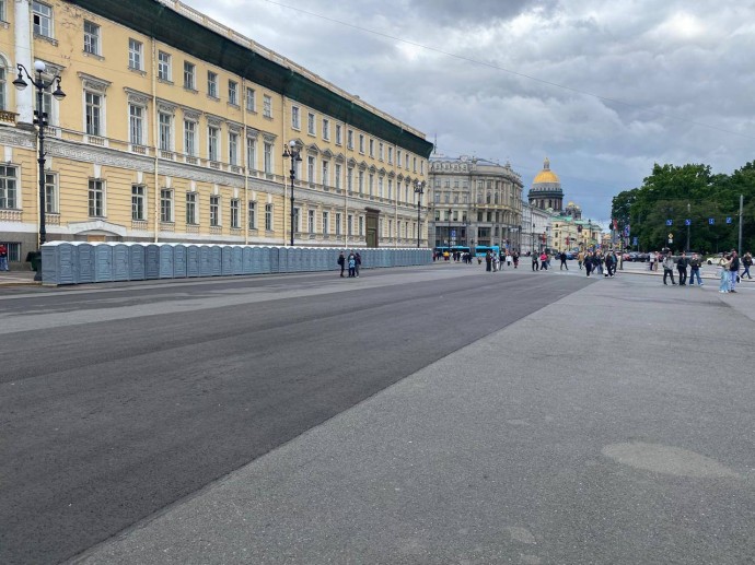 Более 600 передвижных туалетов установят в центре Петербурга ко дню «Алых парусов»