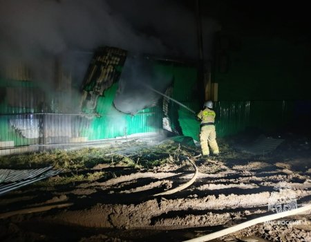 В Татышлинском районе Башкирии сгорел ангар В Татышлинском районе Башкирии сгорел ангар