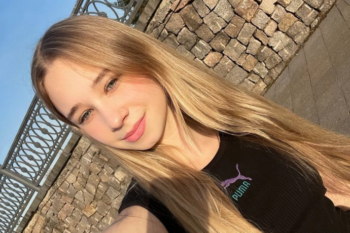 Фигуристка Жилина, решившая сменить гражданство, показала яркие фото в купальнике