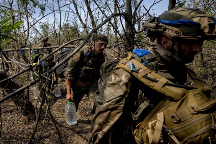 Около пяти тысяч украинских солдат находятся в Купянске, взятом в кольцо российскими войсками