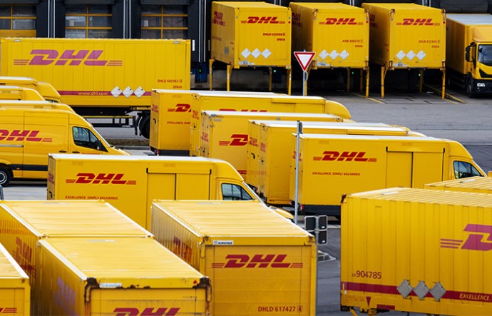 DHL ограничила отправку посылок в США из-за новых таможенных правил DHL ограничила отправку посылок в США из-за новых таможенных правил
