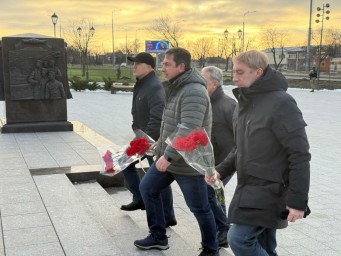 Валерий Москаленко посетил с рабочим визитом город-побратим Мариуполь