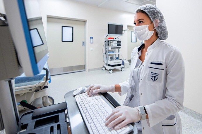 В СФ напомнили о мерах поддержки молодых медиков и учёных в России