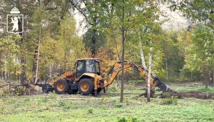 В Петропавловском парке Ярославля готовят основание для будущей беседки