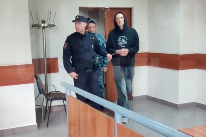 Мужчина посадил на колени в метро Москвы 13-летнюю девочку и был задержан Мужчина посадил на колени в метро Москвы 13-летнюю девочку и был задержан