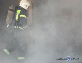 В Улан-Удэ потушили пожар на кладбище