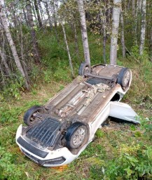 В Башкирии Лада Веста опрокинулась на крышу