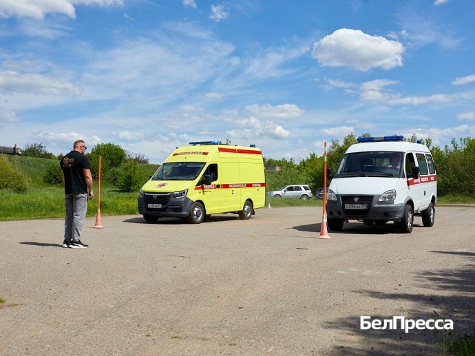 Как в Белгороде обучают экстремальному вождению водителей скорой помощи