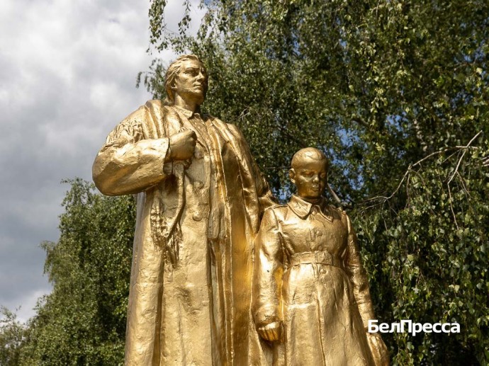 Воздух пахнет детством. Шебекинец восстановил памятник в родном селе