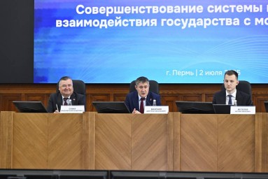 ​Валерий Сухих отметил значимость взаимодействия государства и молодежи на всех уровнях власти