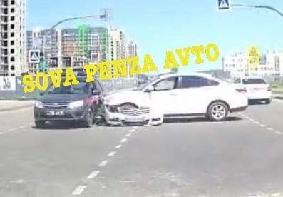 Под Пензой легковушка врезалась в машину Росгвардии