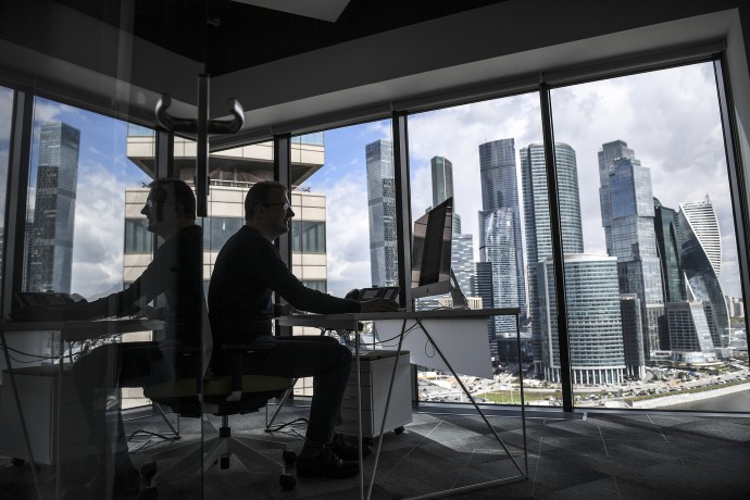 Средняя зарплата в Москве составляет 165,7 тысячи рублей Средняя зарплата в Москве составляет 165,7 тысячи рублей