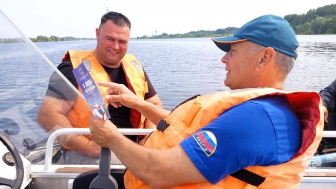 Жителям Шимского округа напомнили правила безопасного поведения на воде