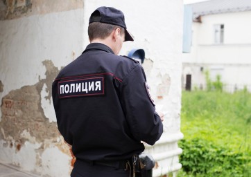 В Ярославле пьяный мужчина захотел покатать друга на угнанном авто и попал в ДТП