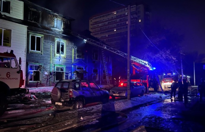 Четыре человека стали жертвами пожара в многоквартирном доме в Новосибирске Четыре человека стали жертвами пожара в многоквартирном доме в Новосибирске