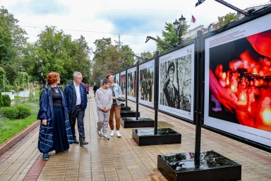 В Москве открылась фотовыставка «Россия многонациональная: наследники Великой Победы»