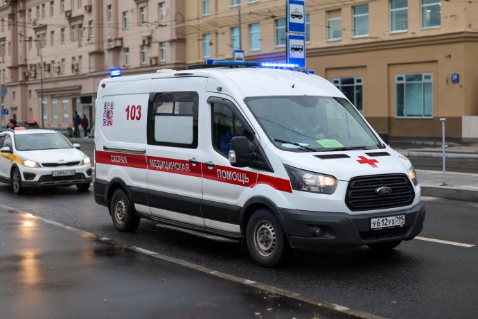 «МК»: Москвич выпал с девятого этажа и не получил ни одной тяжелой травмы