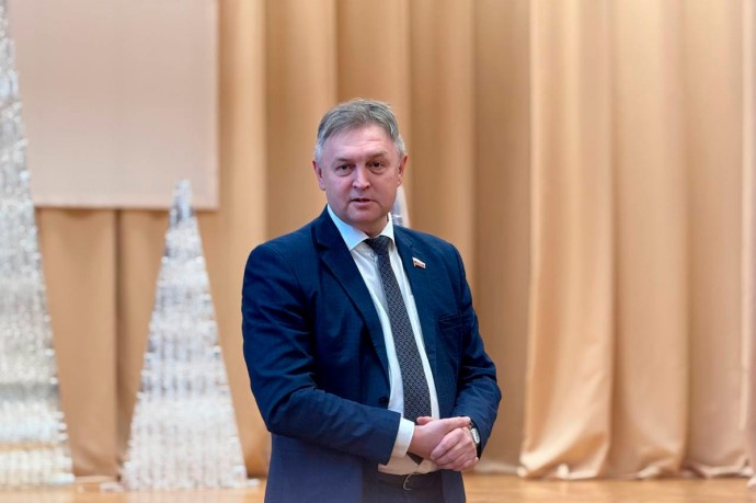 Спикер Заксобрания Роман Береснев: В 2025 году в Мякишах Верхошижемского района установили оборудование для устойчивой сотовой связи и интернета