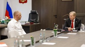 Виталий Савельев провёл встречу с участником второго потока президентской программы «Время героев» Александром Карамышевым