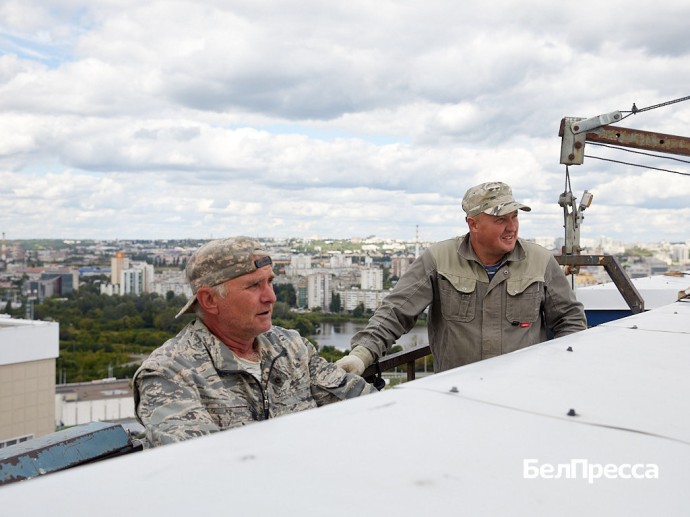 В Белгороде восстанавливают повреждённую украинскими БПЛА многоэтажку на улице Щорса В Белгороде восстанавливают повреждённую украинскими БПЛА многоэтажку на улице Щорса