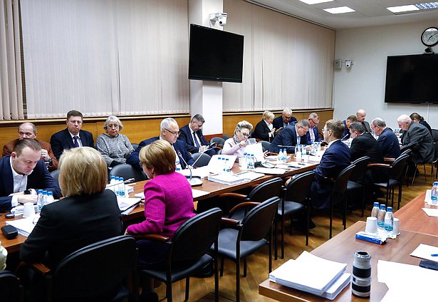 Комитет по бюджету и налогам рекомендовал принять в первом чтении проект федерального бюджета на 2026-2028 годы