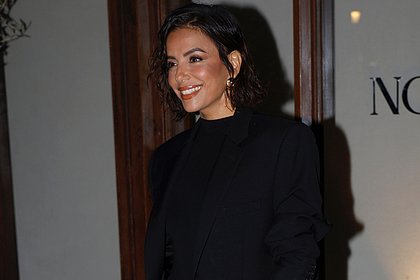 50-летняя Ева Лонгория в прозрачной юбке посетила ресторан