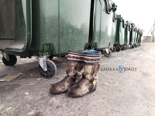Жители Улан-Удэ с трудом расстаются со старой одеждой и обувью