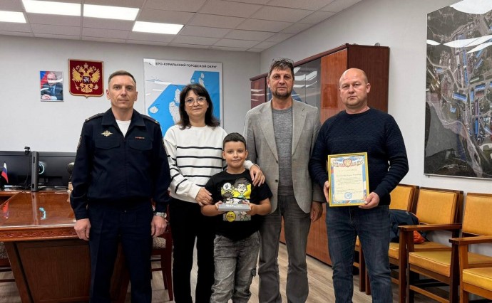На Курилах мужчина спас жену от медведя, отбив атаку палкой