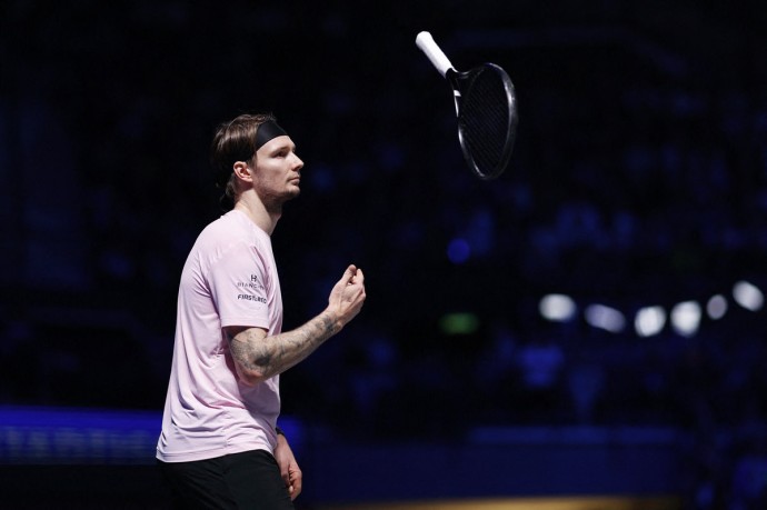 Бублик объяснил скандал из-за рукопожатия с Попыриным на "Мастерсе" в Париже Бублик объяснил скандал из-за рукопожатия с Попыриным на "Мастерсе" в Париже