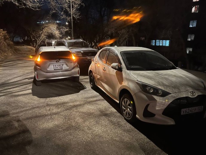 Во Владивостоке таксист уснул за рулем и устроил ДТП с припаркованными авто Во Владивостоке таксист уснул за рулем и устроил ДТП с припаркованными авто