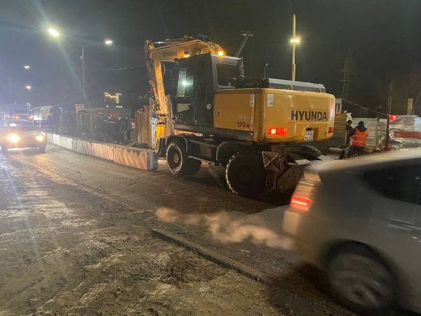 В Улан-Удэ продолжают устранять серьёзное повреждение водопровода