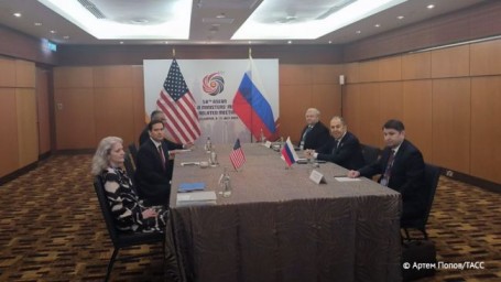 Появились кадры, как Рубио подмигнул Лаврову в Малайзии