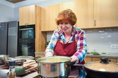 От кухонь мира до авторских рецептов: как участники «Московского долголетия» отмечают День повара