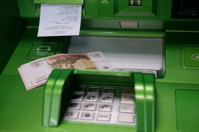 Снимать наличные с карточек придется по новым правилам